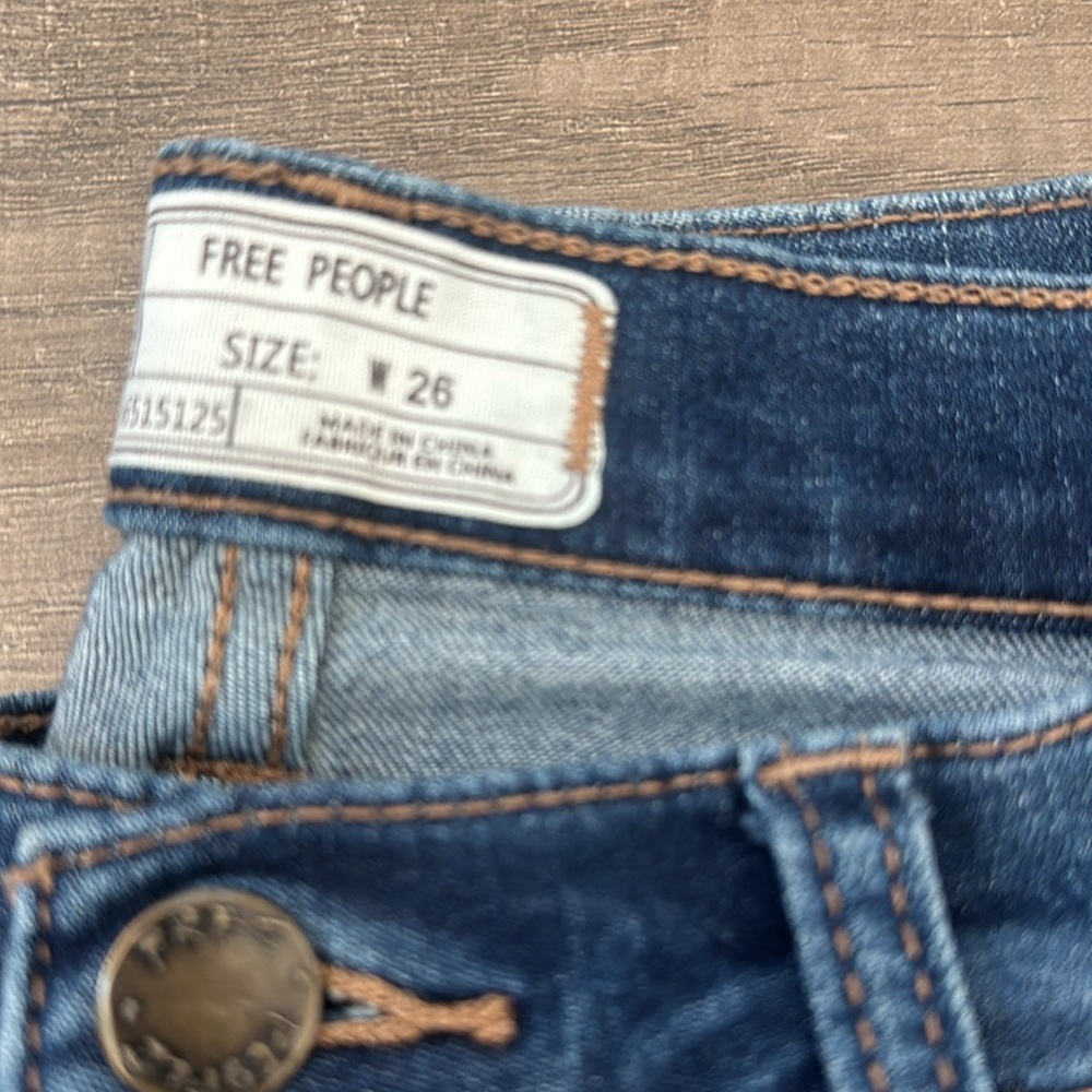 NWOT FREE PEOPLE JEANS - Picture 3 of 4